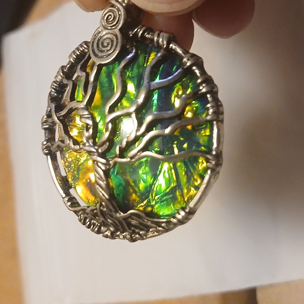 Stunning "TREE OF LIFE" Pendant - Picture 7 of 9